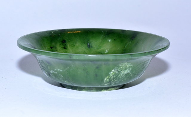 Appraisal: A Chinese spinach green hardstone bowl th th Centurywith simple