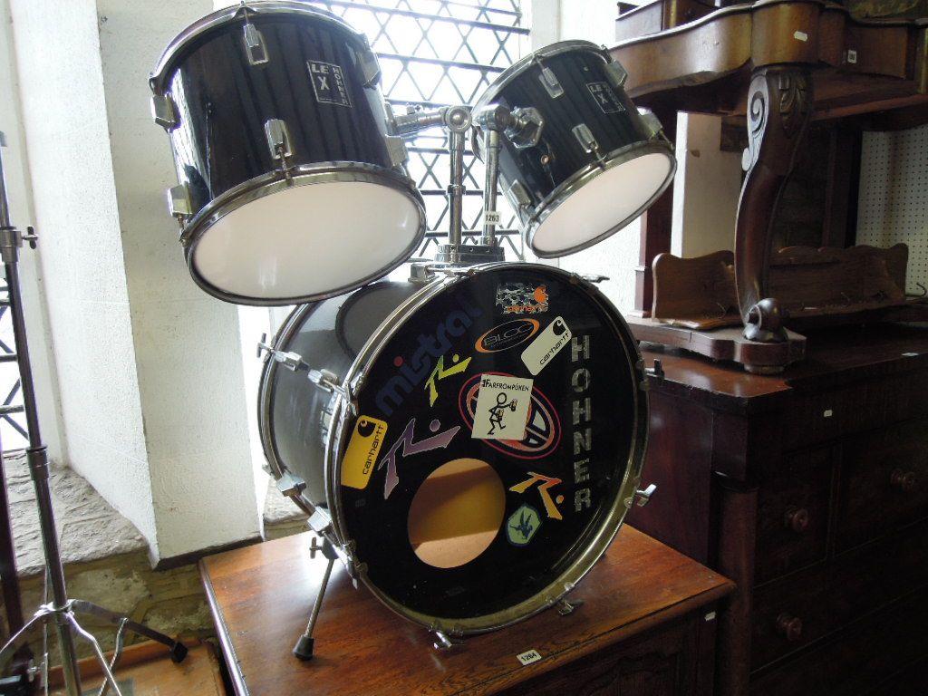 Appraisal: A Lex Hohner contemporary drum kit