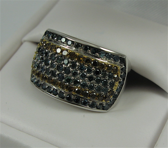 Appraisal: CHAMPAGNE DIAMOND GREEN DIAMOND AND K GOLD RING The white