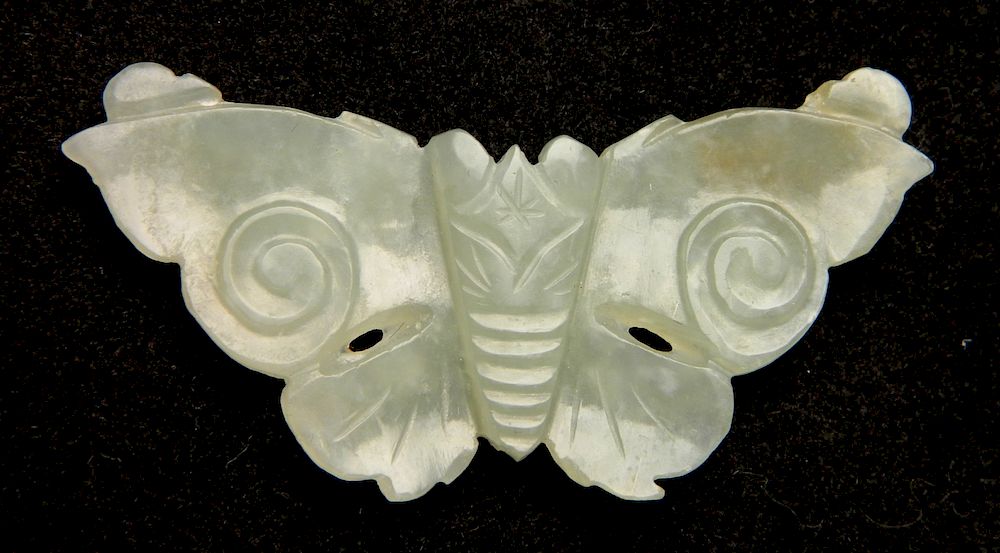 Appraisal: th c Chinese carved jade pendant th c Chinese carved