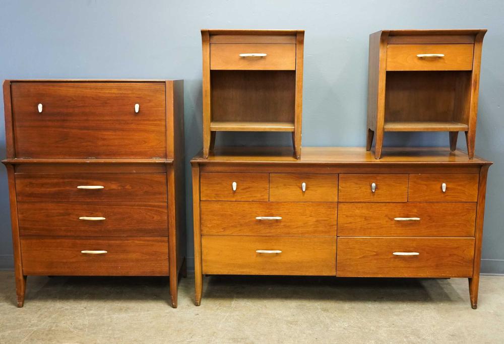 Appraisal: DREXEL MODERN FOUR PIECE BEDROOM SETcomprising dresser two nightstands and