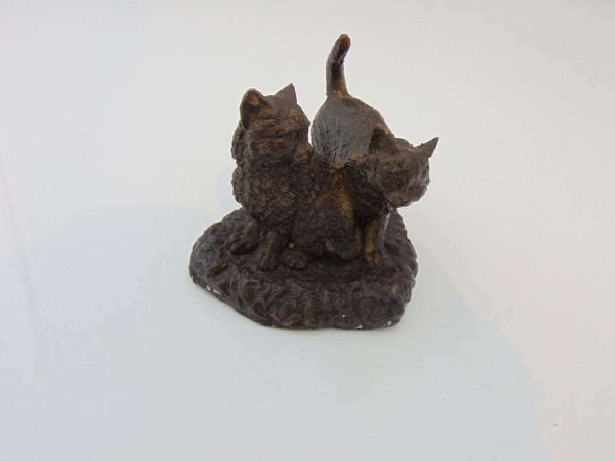 Appraisal: A small cast bronze study depicting a pair of kittens