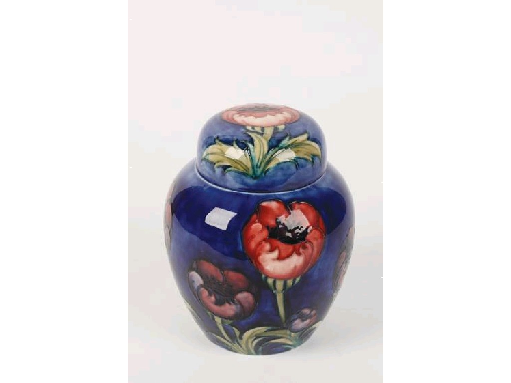 Appraisal: A POPPY PATTERN GINGER JAR AND COVER the lid and