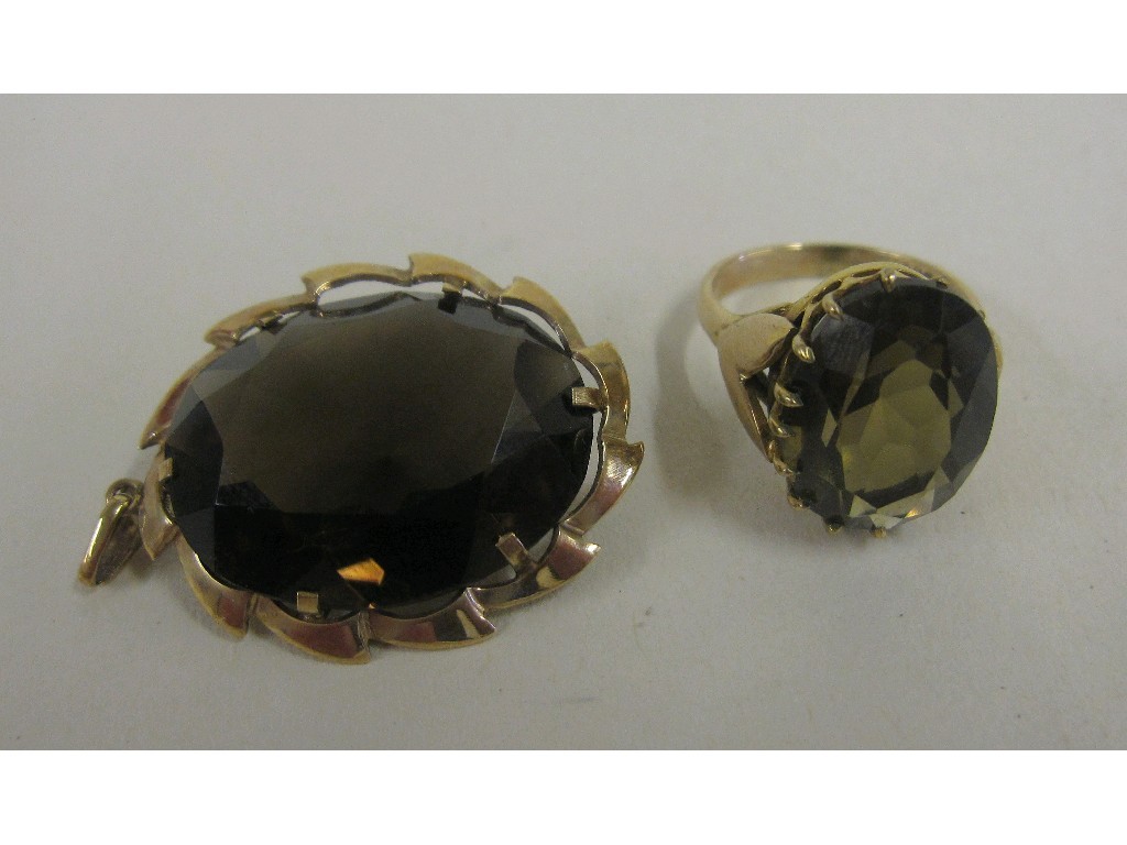 Appraisal: Lot comprising a ct gold smokey topaz pendant and a