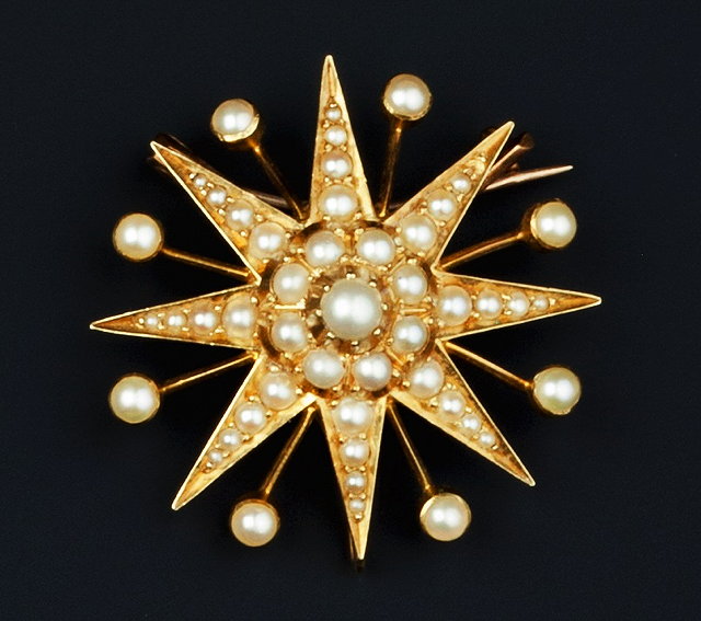 Appraisal: A HALF PEARL STAR BROOCH PENDANT set with a central