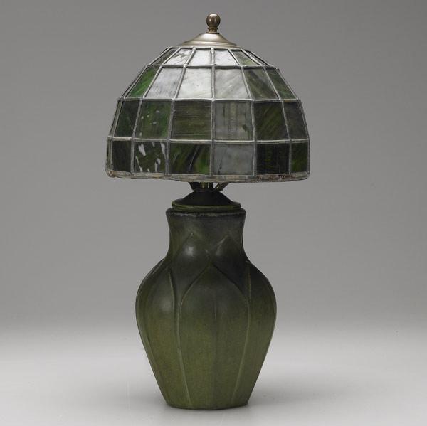 Appraisal: ROSEVILLE Early Velmoss lamp with green leaded glass shade Crack