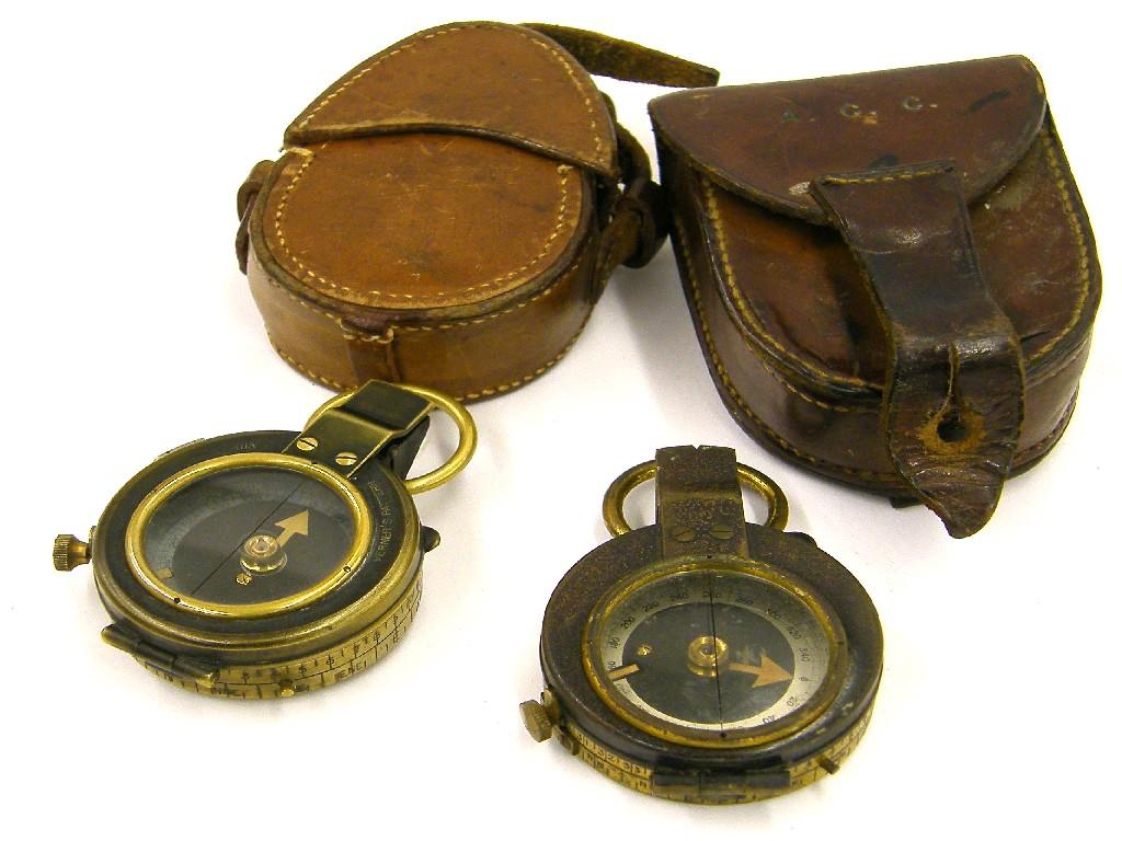 Appraisal: WWI brass pocket sighting compass Verner's Pattern stamped with crow's