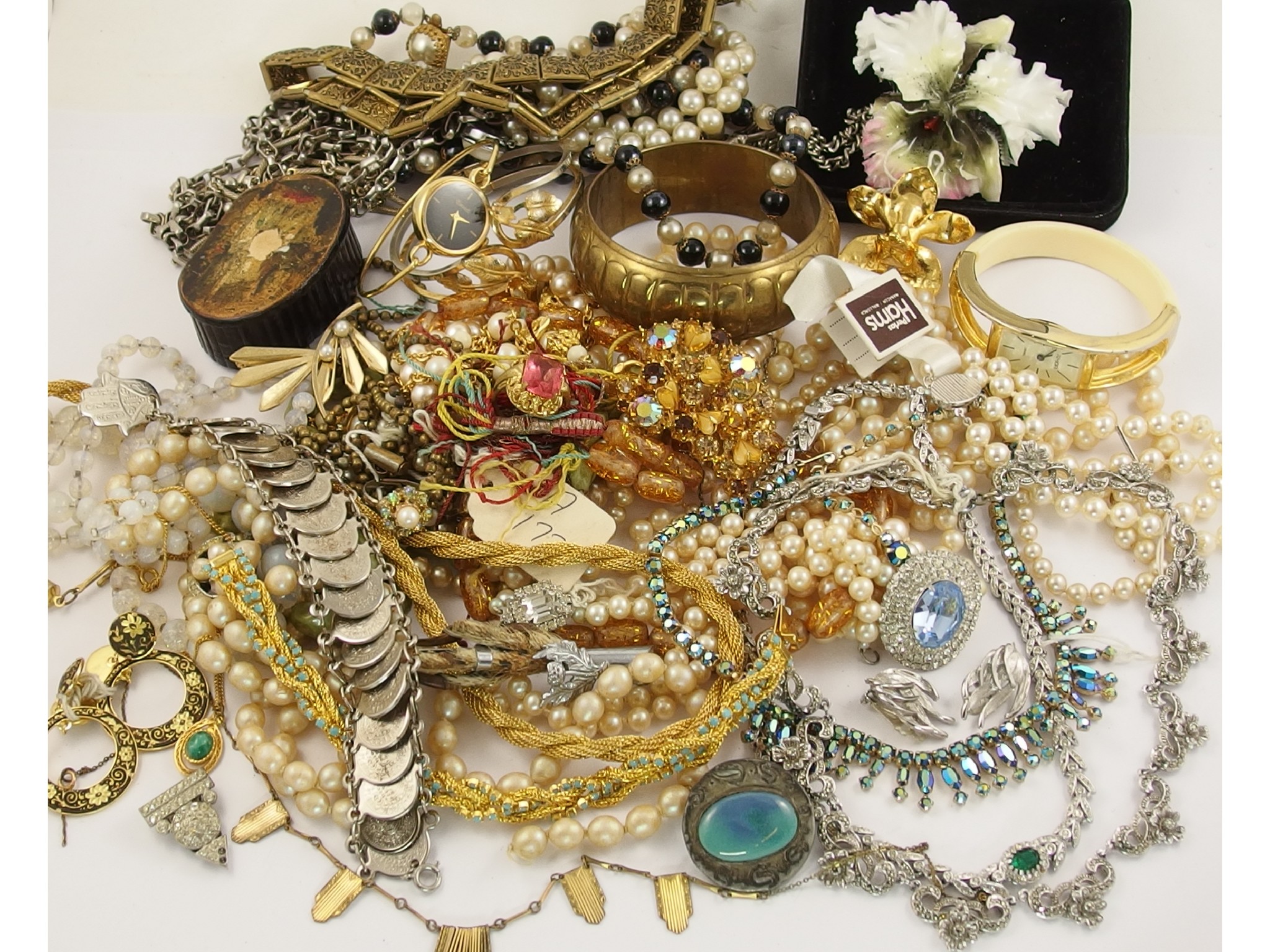 Appraisal: A collection of vintage costume jewellery to include good diamante