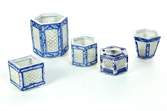 Appraisal: FIVE VASES China th century Blue and white with similar