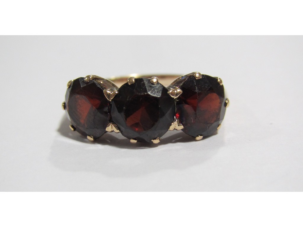 Appraisal: An Edwardian ct rose gold garnet three stone ring each