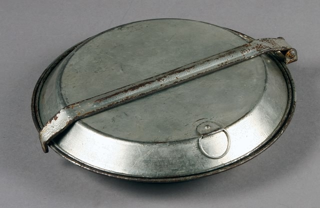 Appraisal: Spanish-American War Round steel meat can zinc plated