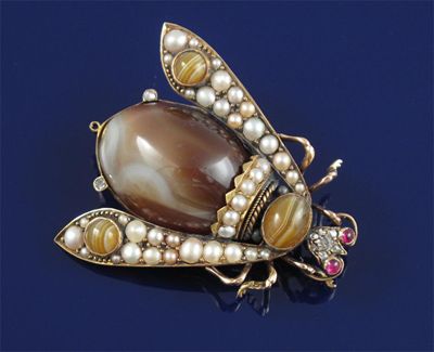 Appraisal: A th Century large insect brooch The body formed with