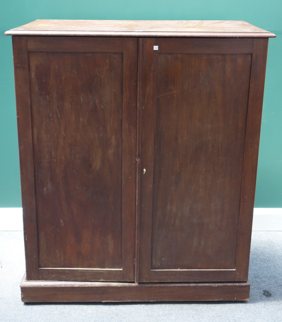 Appraisal: A Victorian mahogany collector's chest the pair of panel doors