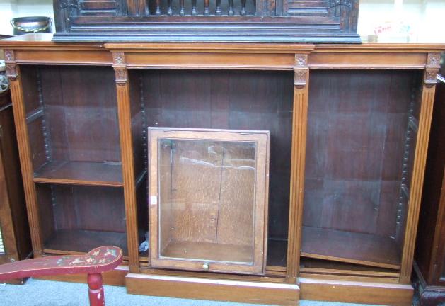 Appraisal: An Edwardian walnut low breakfront bookcase cm wide