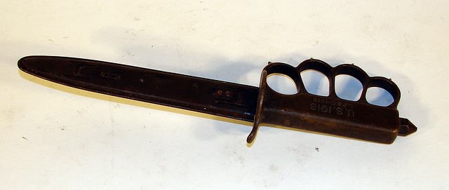 Appraisal: US WWI trench knife commonly referred to as a Knuckle-Duster