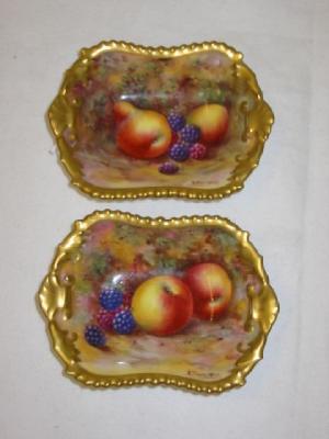 Appraisal: A PAIR OF ROYAL WORCESTER PORCELAIN TRINKET DISHES of shaped