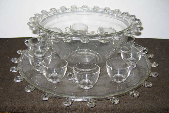 Appraisal: HEISEY LARIAT PUNCH BOWL SET The bowl underplate and ten