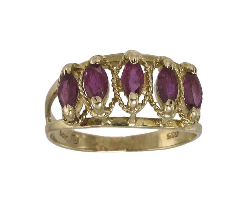 Appraisal: KT GOLD AND RUBY RING K yellow gold ring contains