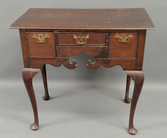 Appraisal: English oak Queen Anne dressing table c h x w