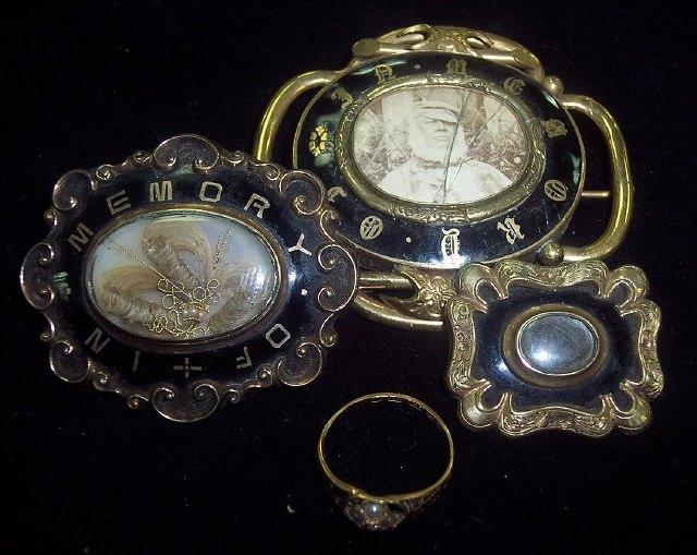 Appraisal: An enamelled mourning brooch with scroll frame the reverse engraved