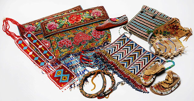 Appraisal: A QUANTITY OF VARIOUS BEADED ITEMS to include a pair