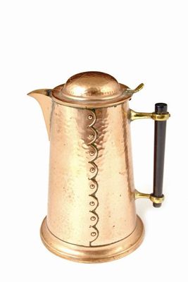 Appraisal: An Arts and Crafts hammered copper coffee pot with riveted