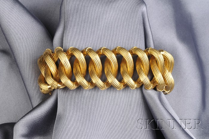 Appraisal: kt Gold Bracelet Tiffany Co Italy composed of oval ribbed