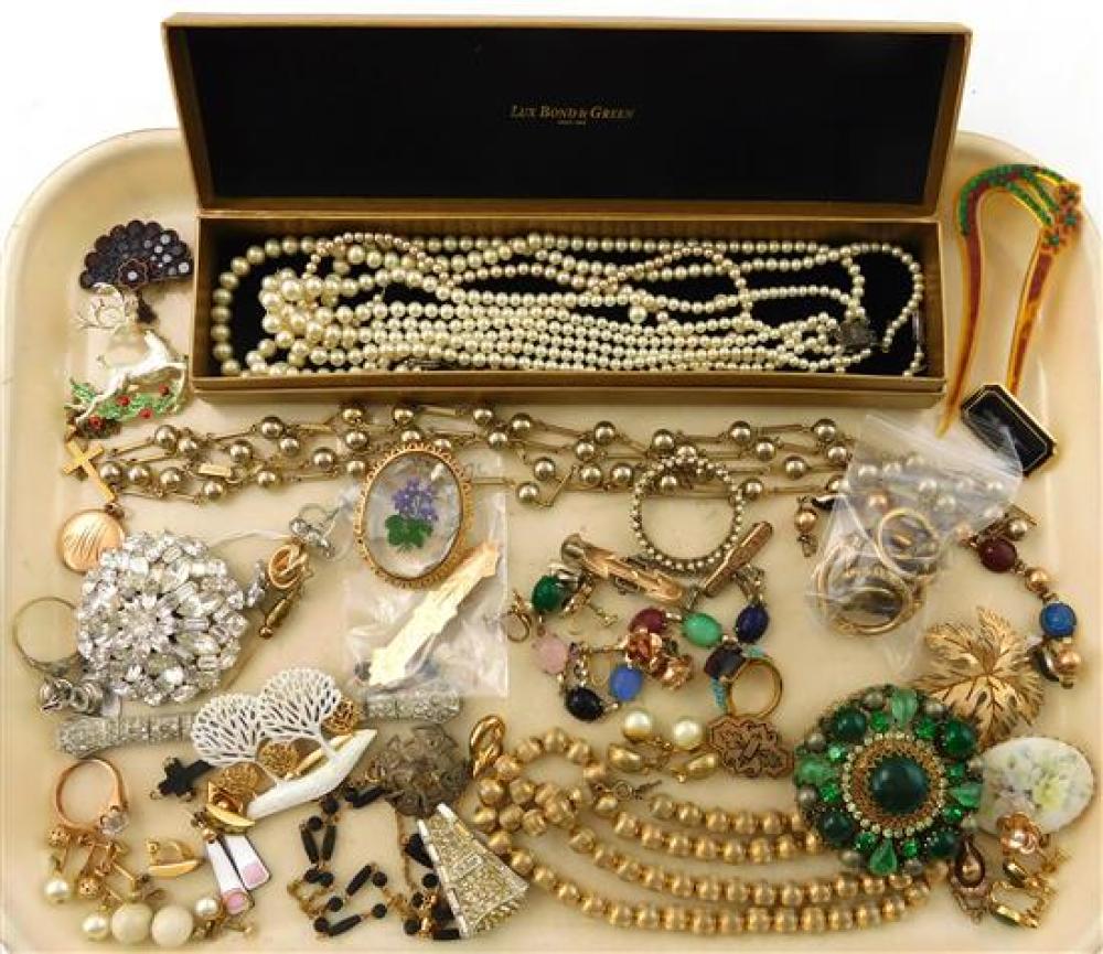 Appraisal: COSTUME JEWELRY Collection of vintage and costume jewelry pieces makers