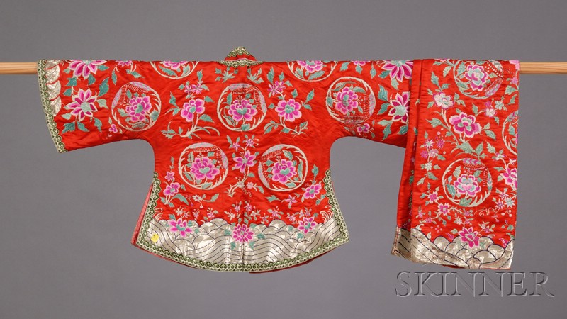 Appraisal: Child's Robe China early th century floral embroidery on a