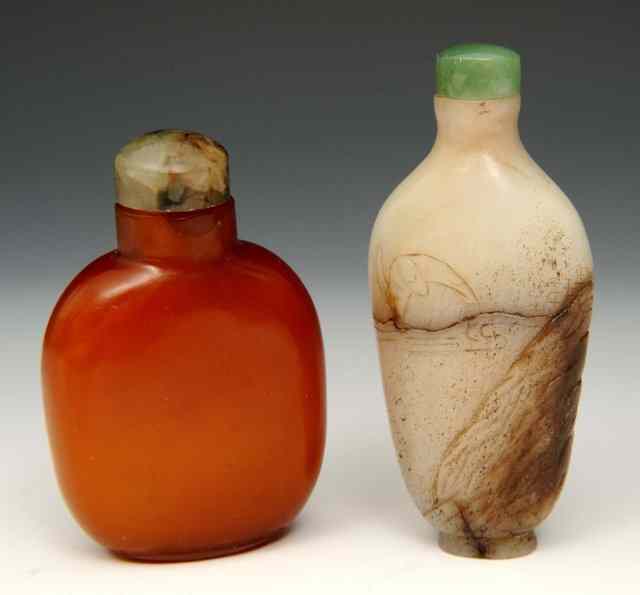 Appraisal: A CHINESE PALE BROWN GLASS IMITATING CHALCEDONY SNUFF BOTTLE th