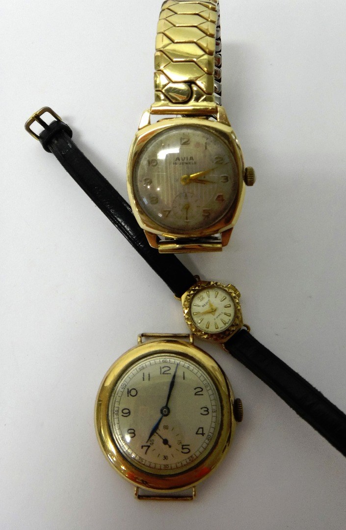 Appraisal: A gentleman's ct gold cushion shape cased Avia wristwatch with