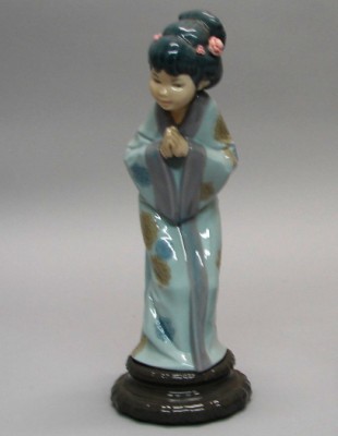 Appraisal: LLADRO - Sayonara - G Flower Missing