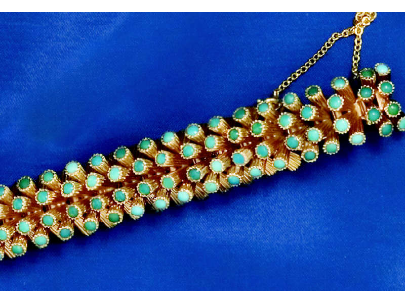 Appraisal: GOLD AND PERSIAN TURQUOISE BRACELET Yellow gold made of fluted