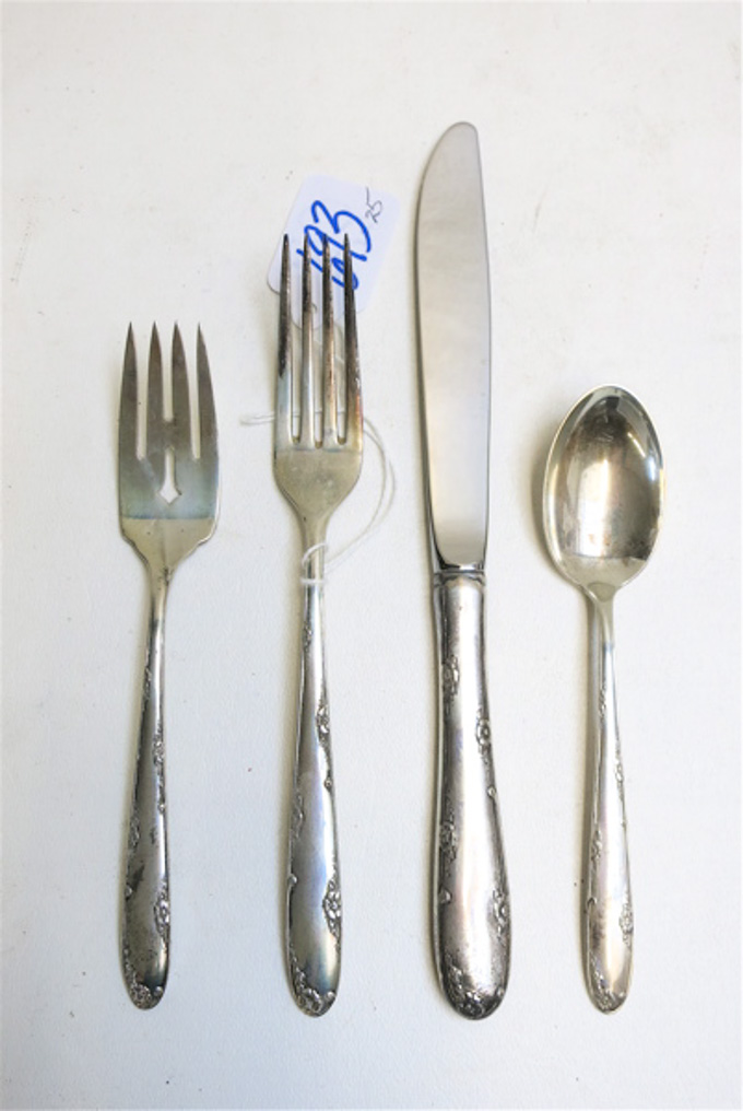 Appraisal: TOWLE MADEIRA STERLING SILVER FLATWARE SET twenty-five pieces comprised of