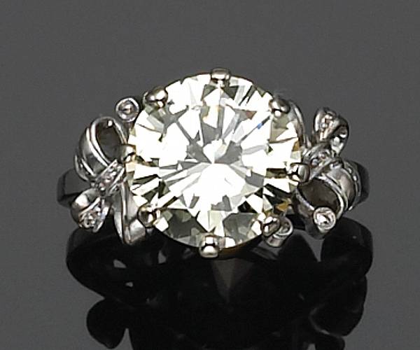 Appraisal: A diamond and fourteen karat gold ring featuring a round