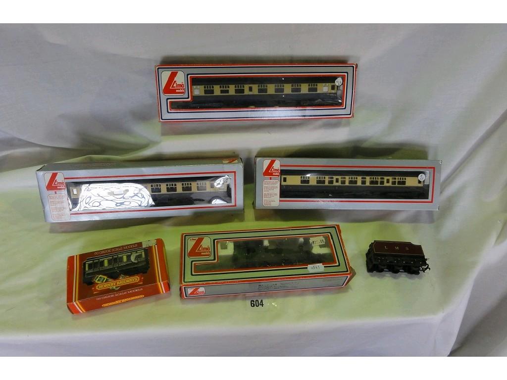 Appraisal: A miscellaneous collection of O gauge railway track four boxed