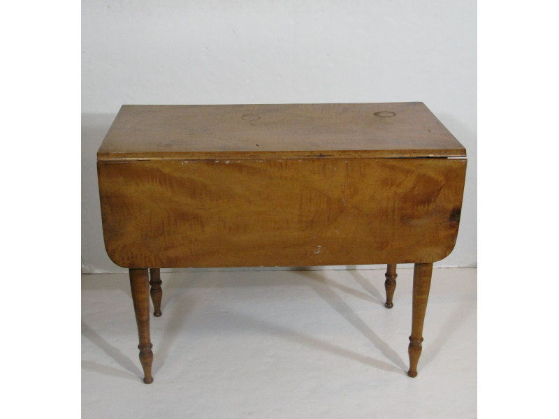 Appraisal: Drop Leaf Table American th c tiger maple one board