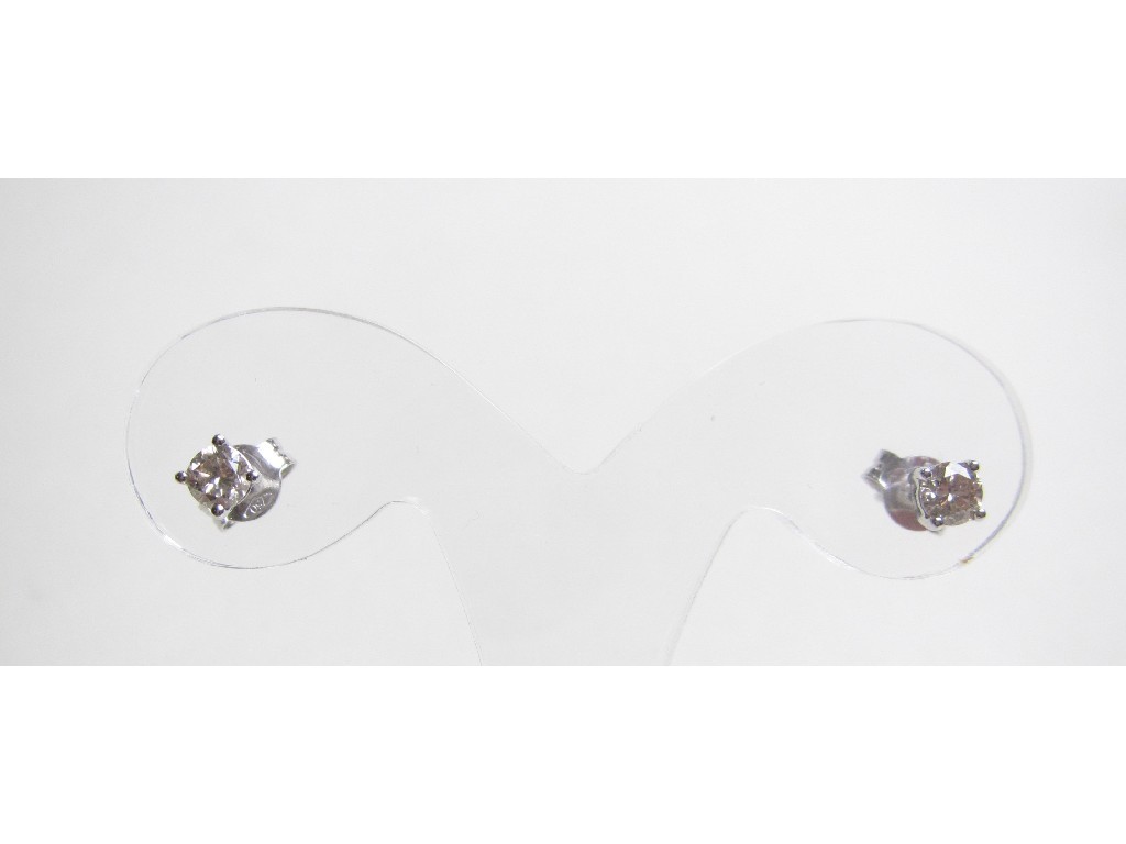 Appraisal: Eighteen carat white gold mounted diamond stud earrings with point