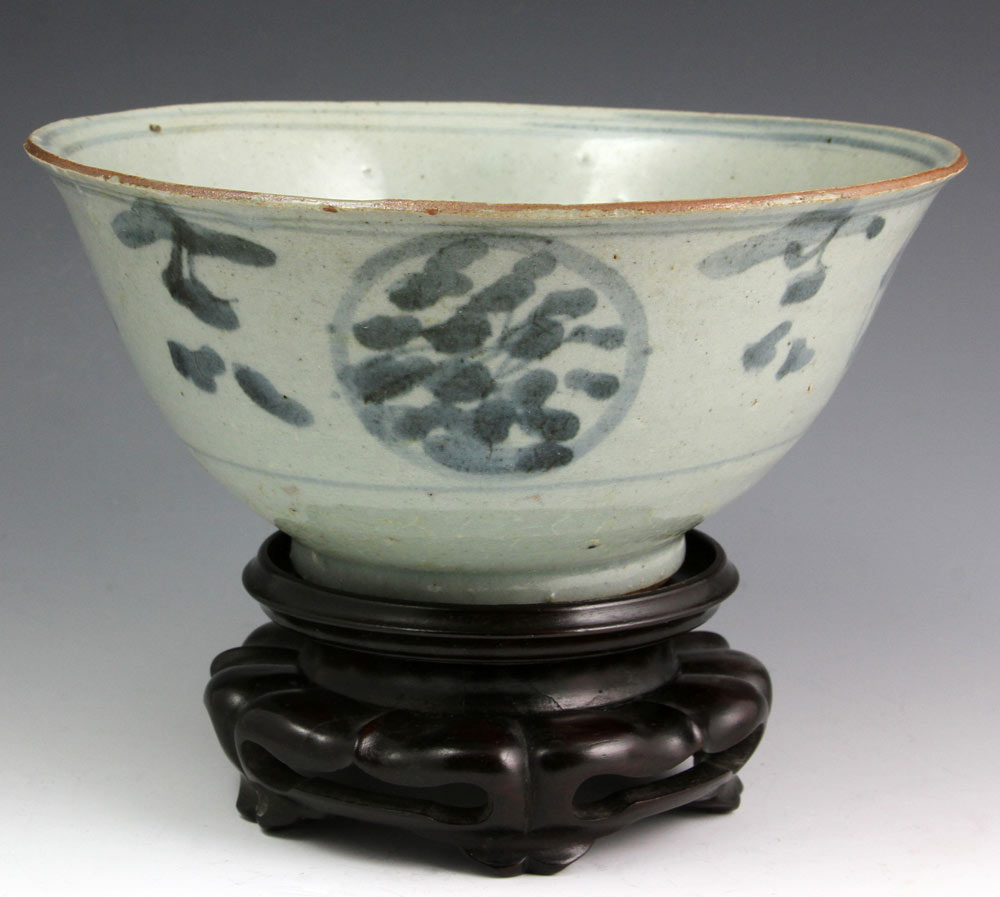 Appraisal: - Chinese th C Blue and White Bowl Blue and