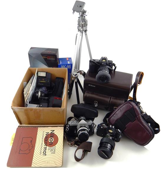 Appraisal: th C cameras and camera accessories including lens tripods and