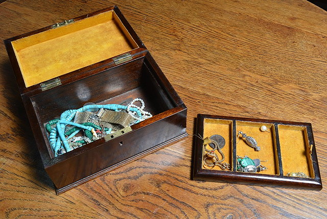 Appraisal: A walnut jewellery boxcontaining a quantity of miscellaneous jewellery including