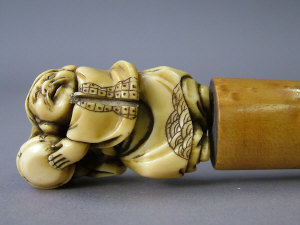 Appraisal: A Japanese ivory netsuke of a muscician playing a drum