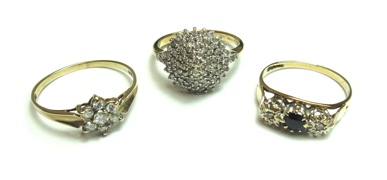 Appraisal: A ct gold and diamond set circular cluster ring mounted