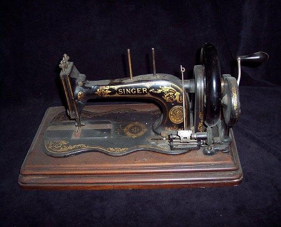 Appraisal: A Singer sewing machine with gilt decoration on a rectangular