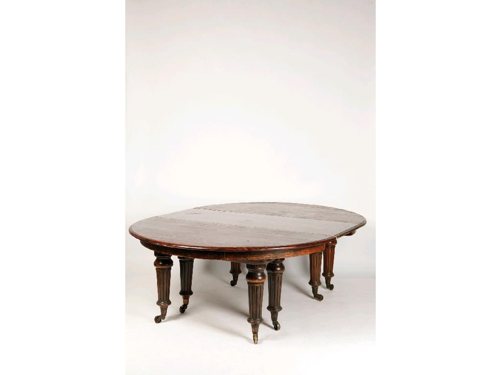 Appraisal: A VICTORIAN OAK EXTENDING DINING TABLE the top with twin