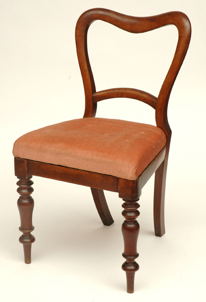 Appraisal: A PAIR OF VICTORIAN MAHOGANY SADDLE BACK DINING CHAIRS