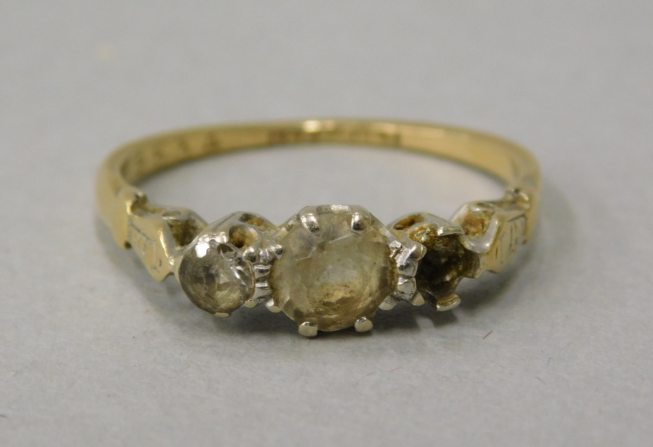 Appraisal: A three stone diamond dress ring lacking one side stone