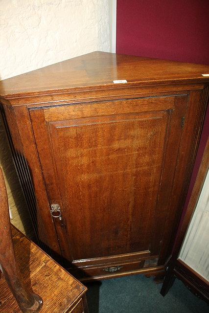 Appraisal: A TH CENTURY OAK STANDING CORNER CUPBOARD with fluted sides