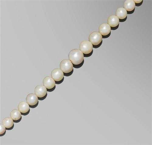 Appraisal: PEARL NECKLACE ca Fastener in silver Fancy necklace of graduated