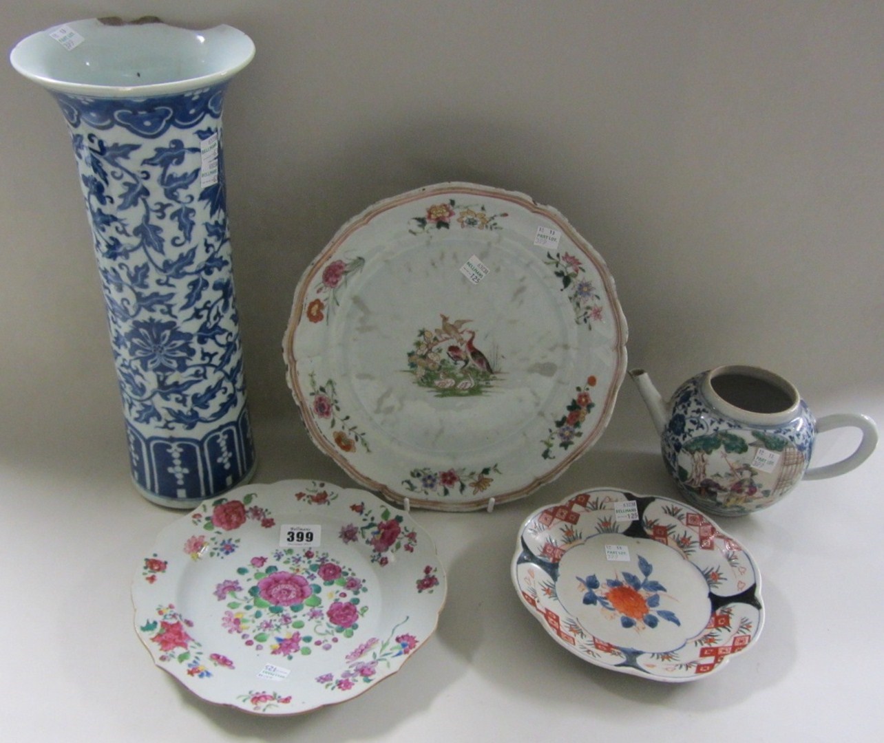 Appraisal: A group of Chinese porcelain th and th century comprising